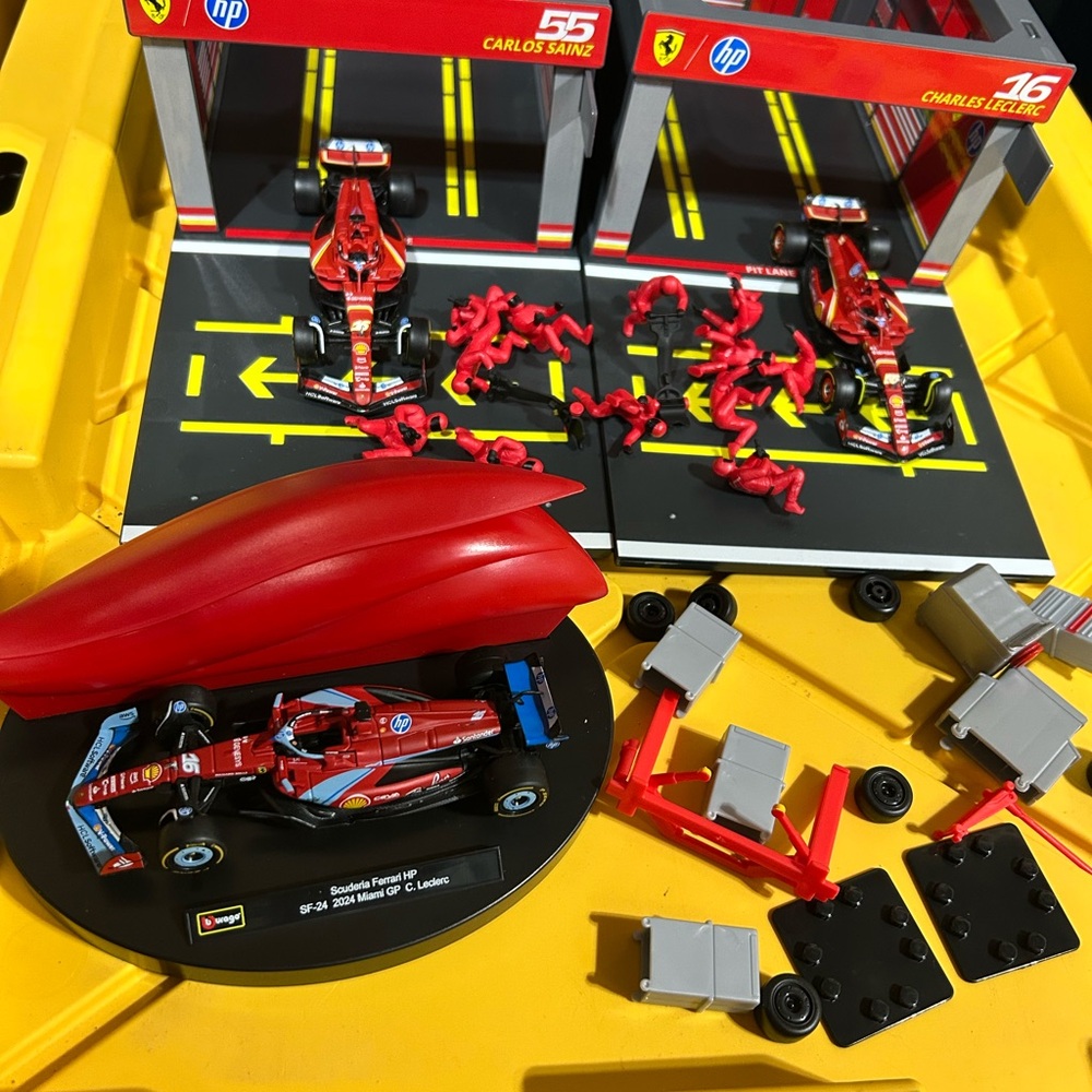 Ferrari Red Racing Car Set
